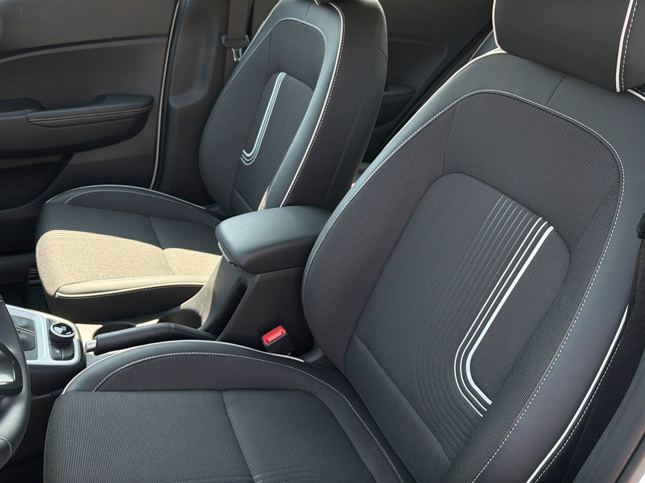 Certified 2024 Hyundai Venue Limited FWD image 18