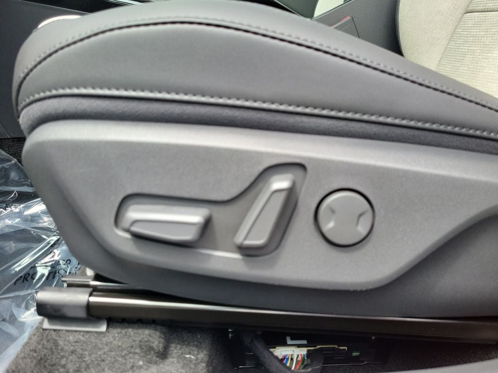 New 2026 Kia Niro FWD image 8