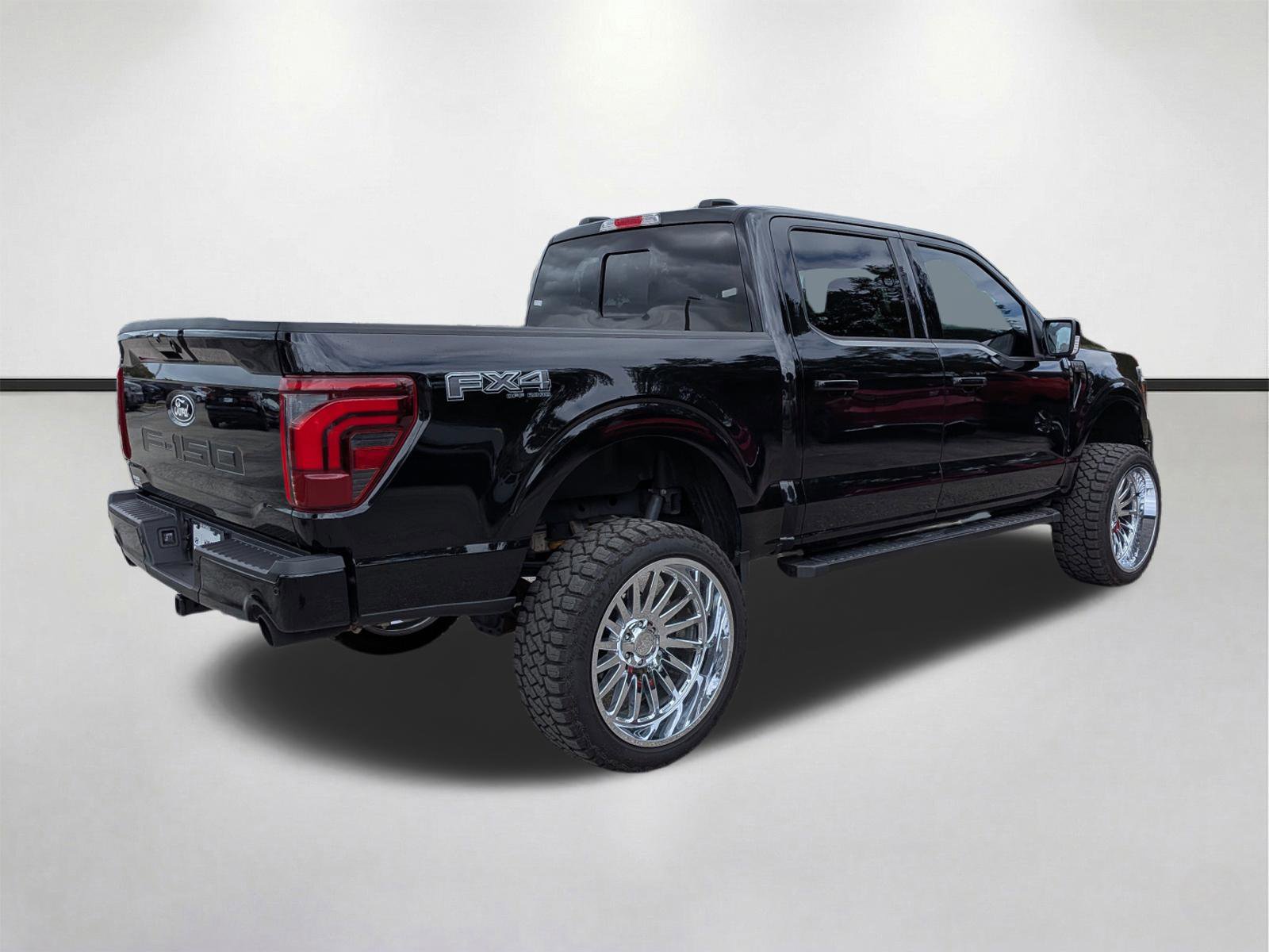 Used 2025 Ford F150 Lariat w/ Equipment Group 501A Mid image 4