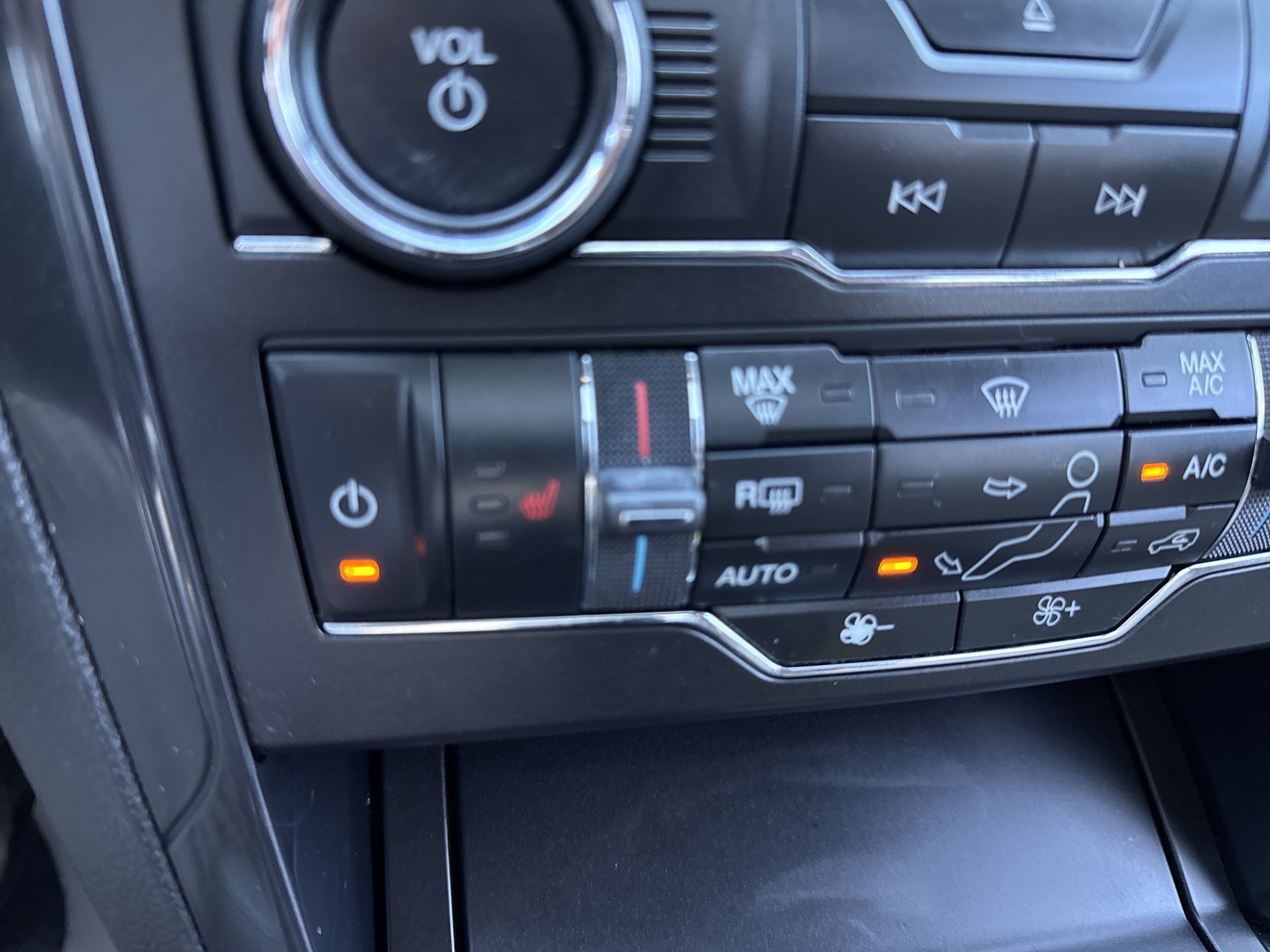 Used 2018 Ford Explorer XLT w/ Equipment Group 202A image 28