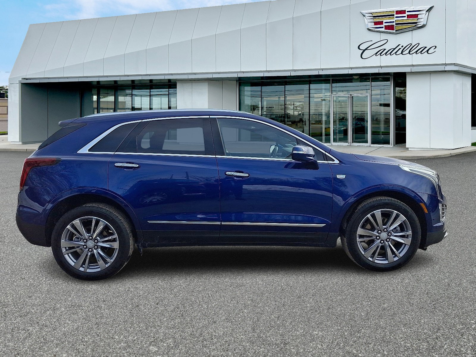 Certified 2023 Cadillac XT5 Premium Luxury w/ Platinum Package image 6