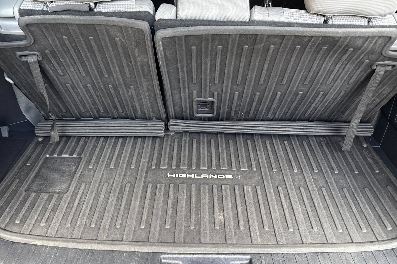 Used 2021 Toyota Highlander LE AWD/4WD image 21