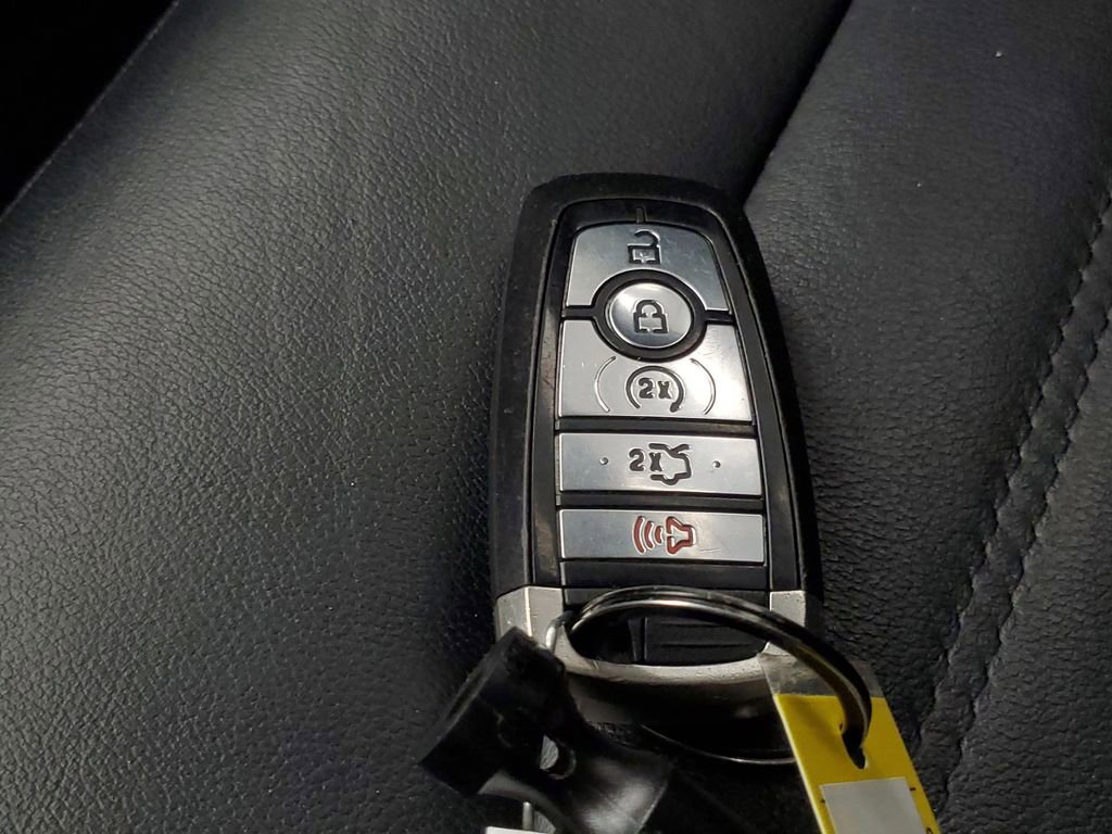 Used 2018 Ford Fusion SE w/ Fusion SE Technology Package FWD image 26