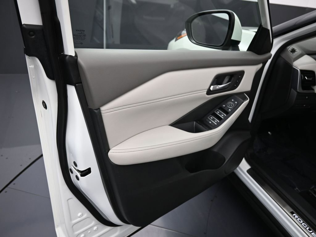 Used 2022 Nissan Rogue SL w/ SL Premium Package FWD image 16