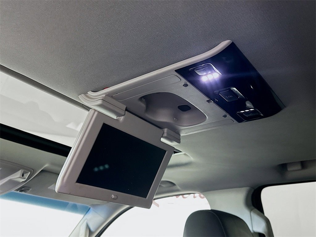 Used 2019 Cadillac Escalade Premium Luxury w/ Escalade Sport Edition image 22