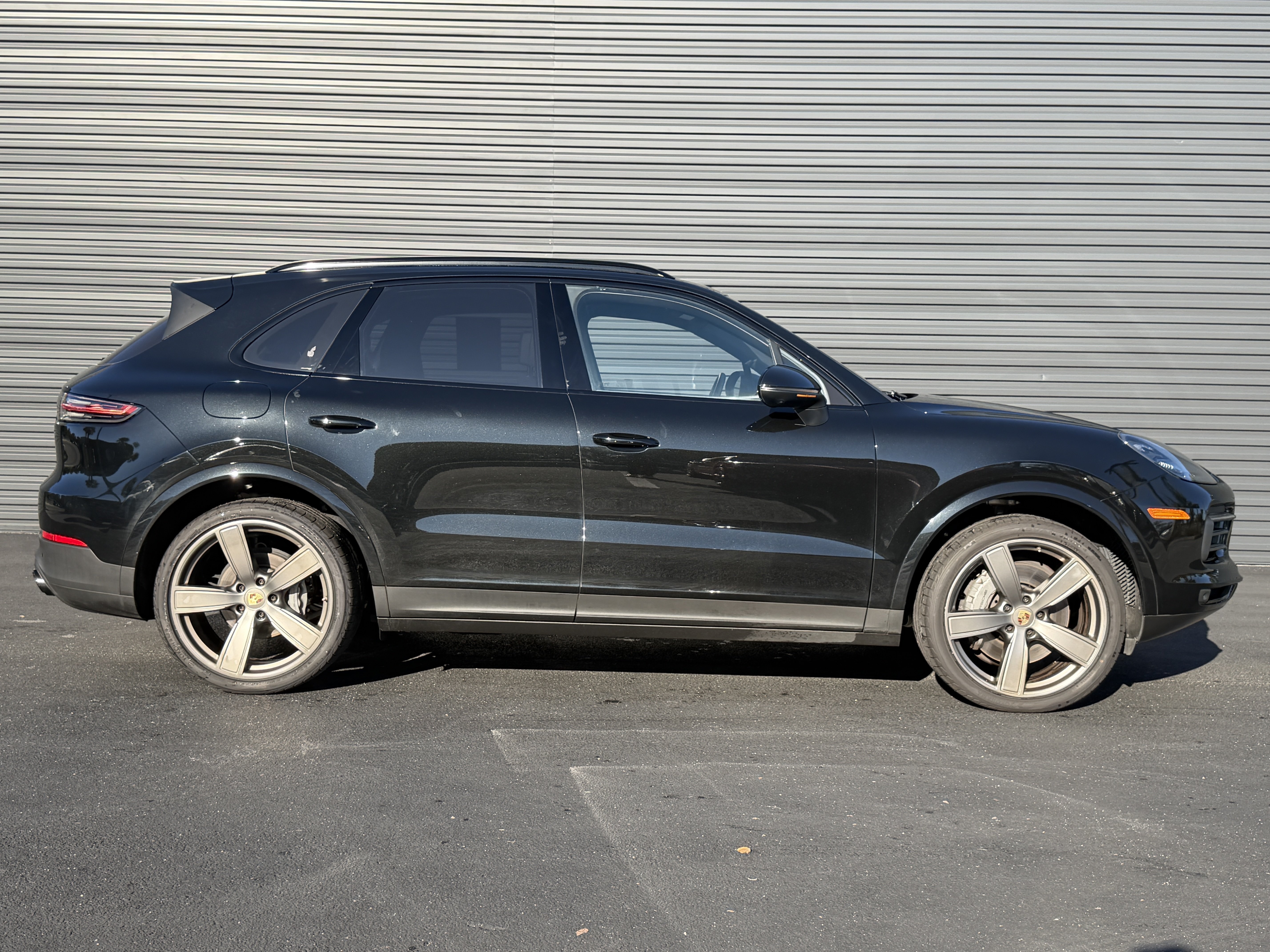 Used 2023 Porsche Cayenne S Platinum AWD/4WD image 15