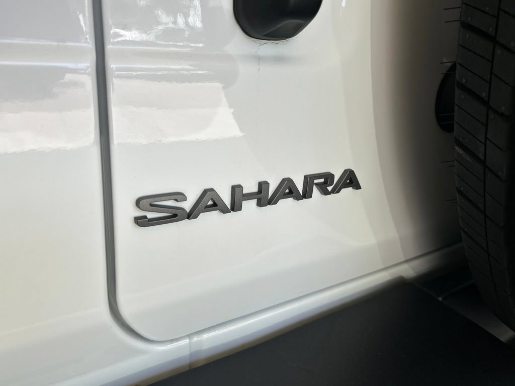 Used 2025 Jeep Wrangler Unlimited Sahara AWD/4WD image 19