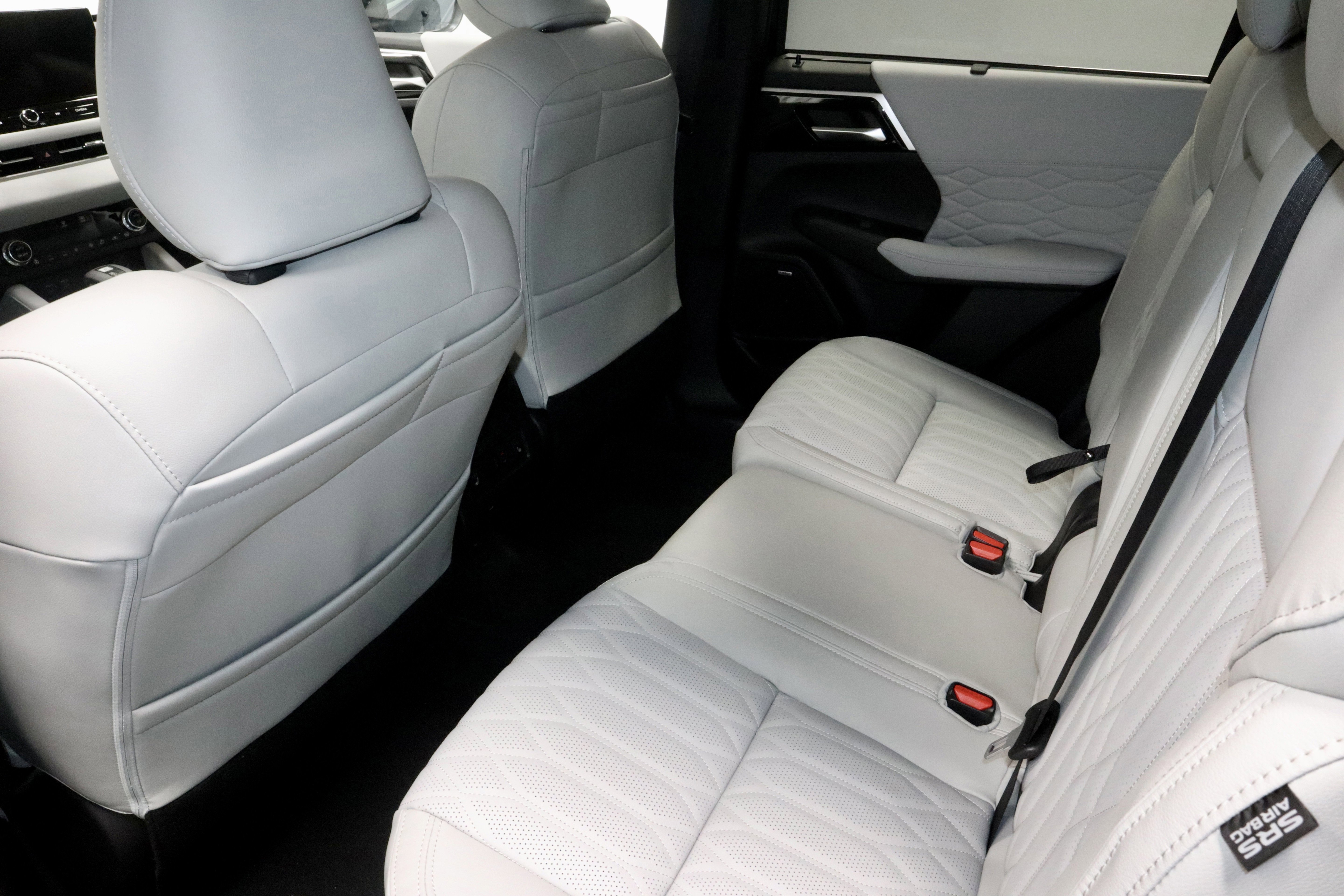 New 2026 Mitsubishi Outlander SEL image 14