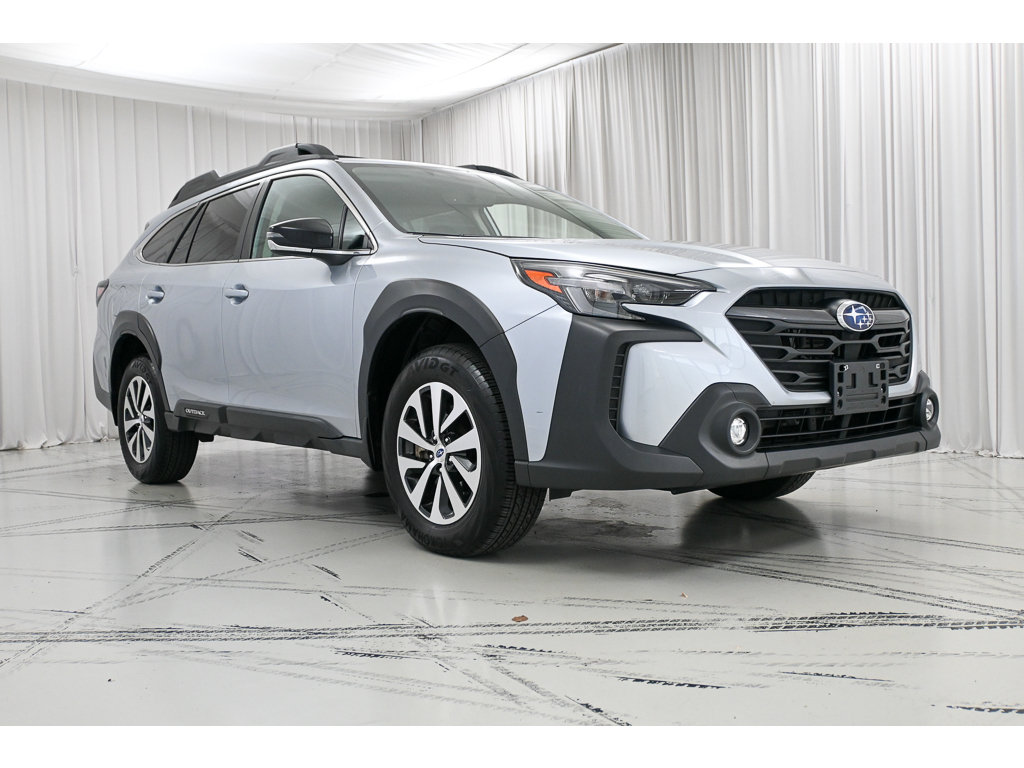 Used 2025 Subaru Outback Premium AWD/4WD image 2