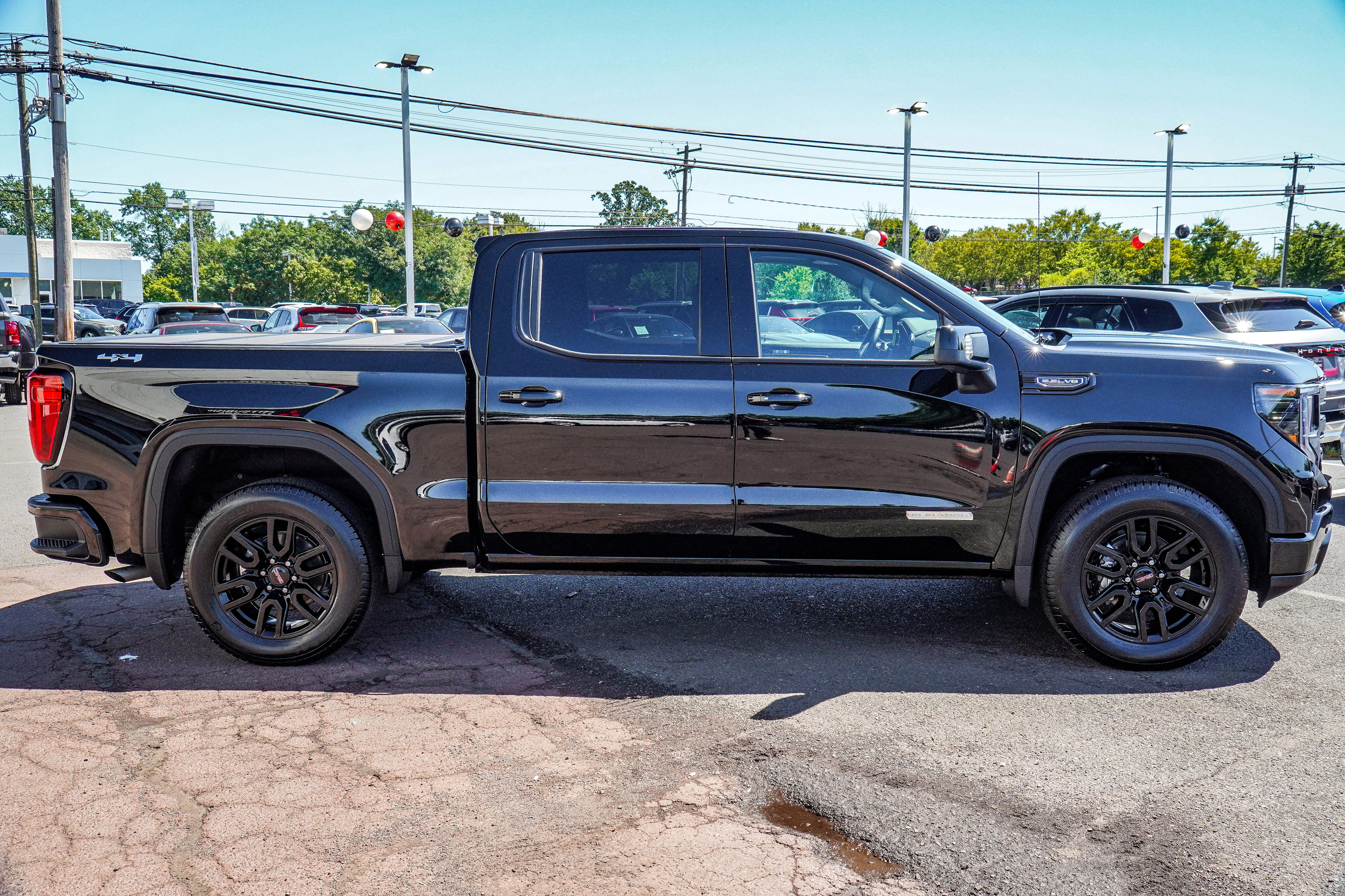 Used 2025 GMC Sierra 1500 Elevation w/ Elevation Premium Package image 4