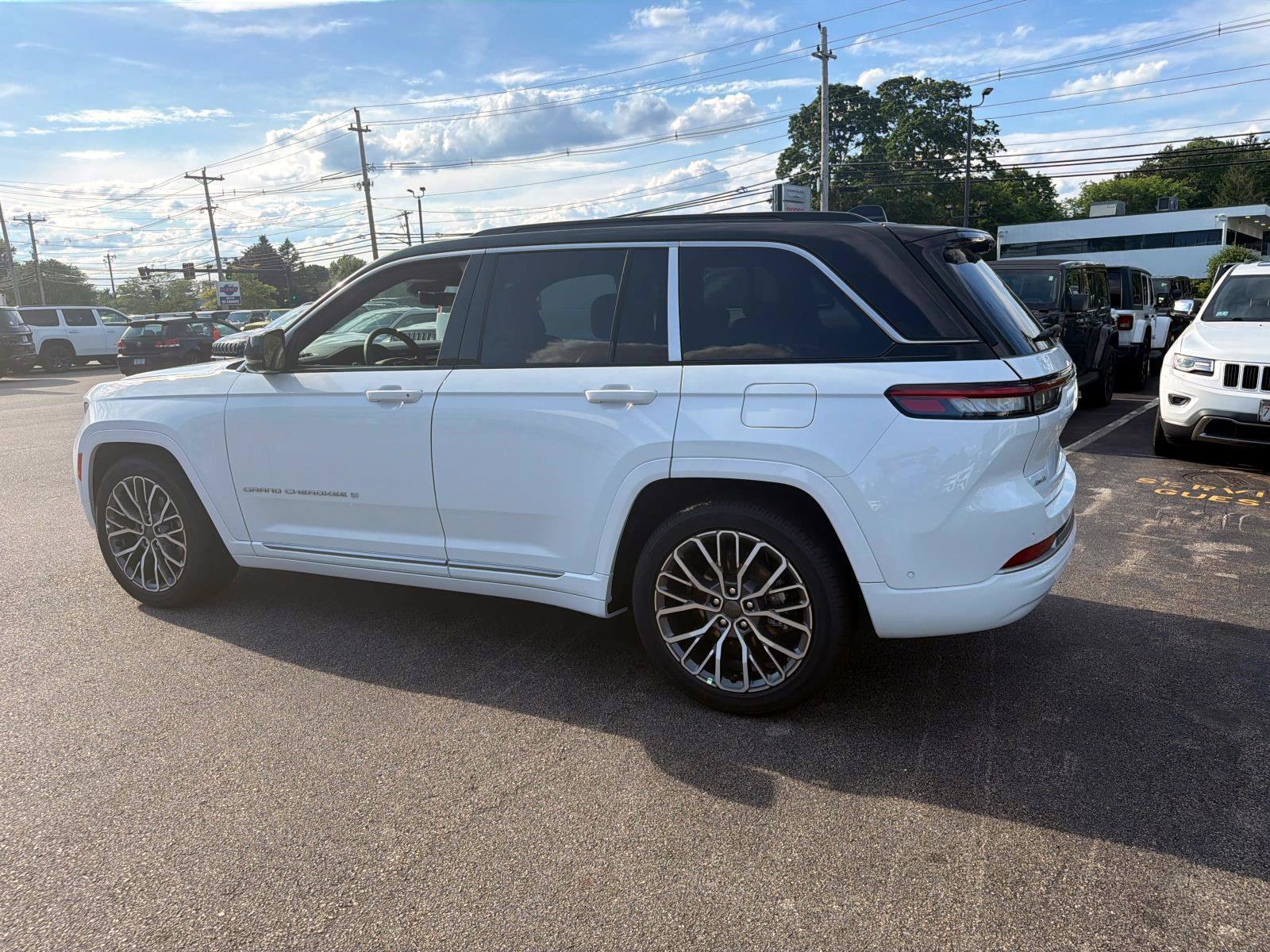 New 2026 Jeep Grand Cherokee Summit w/ Adv Protech Group IV AWD/4WD image 3