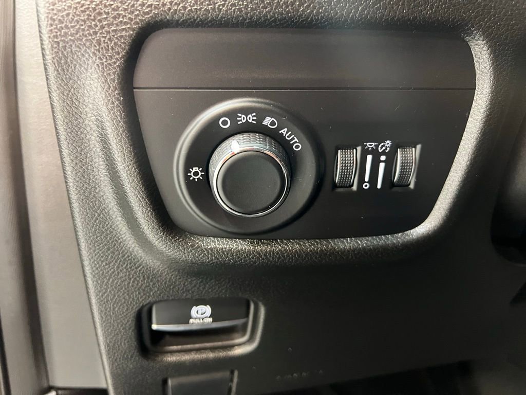 Used 2022 Jeep Grand Cherokee Altitude image 17