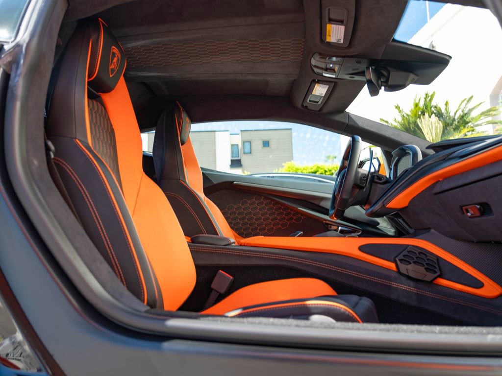 Used 2025 Lamborghini Revuelto AWD/4WD image 8