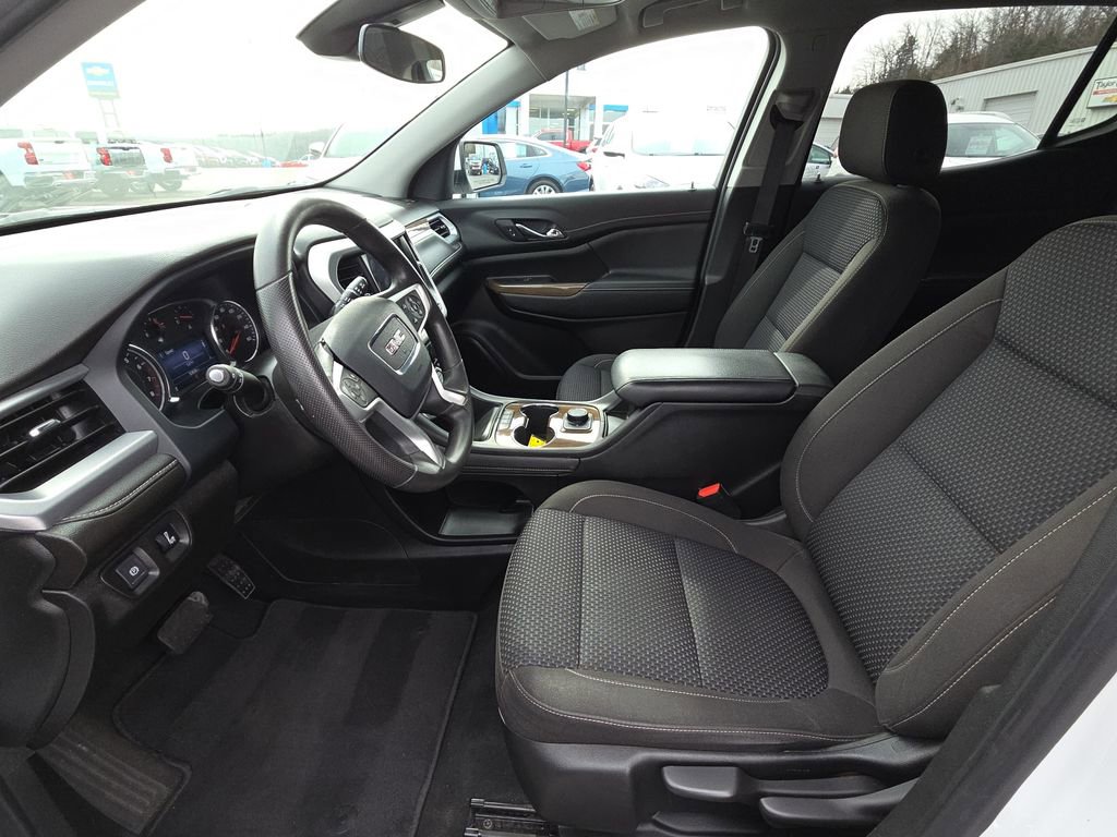 Used 2023 GMC Acadia SLE image 15