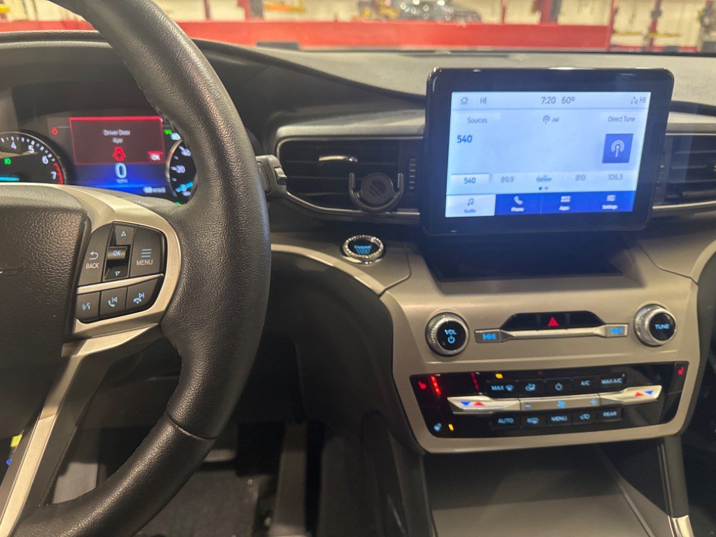 Used 2022 Ford Explorer XLT w/ Equipment Group 202A RWD image 2