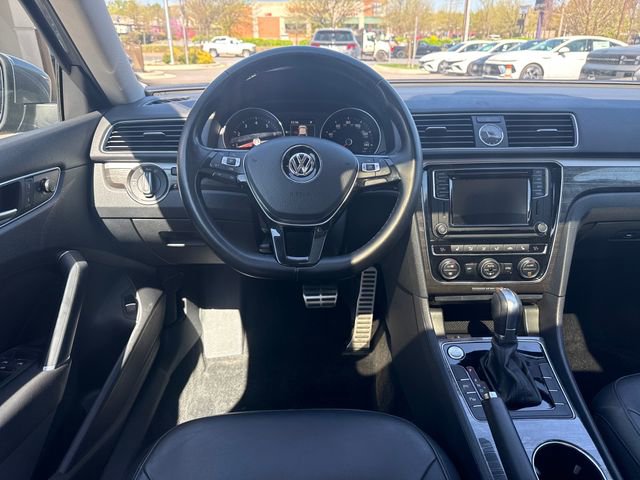 Used 2017 Volkswagen Passat 3.6 SEL Premium image 13