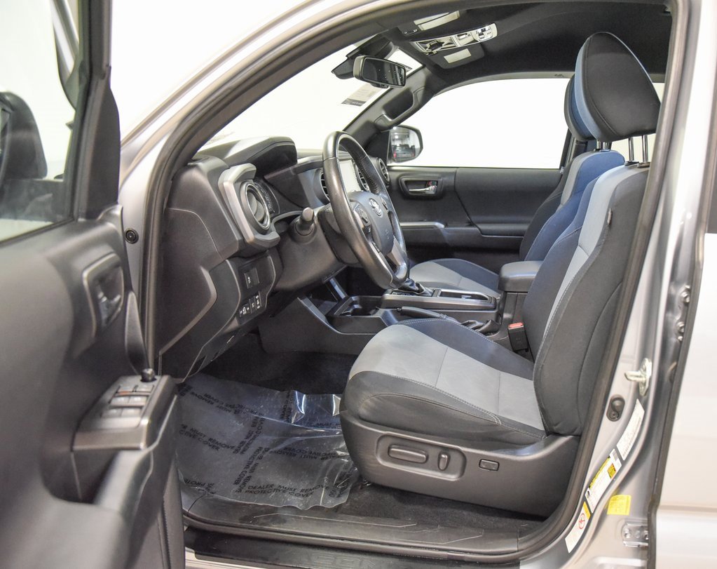 Used 2020 Toyota Tacoma TRD Off-Road image 10
