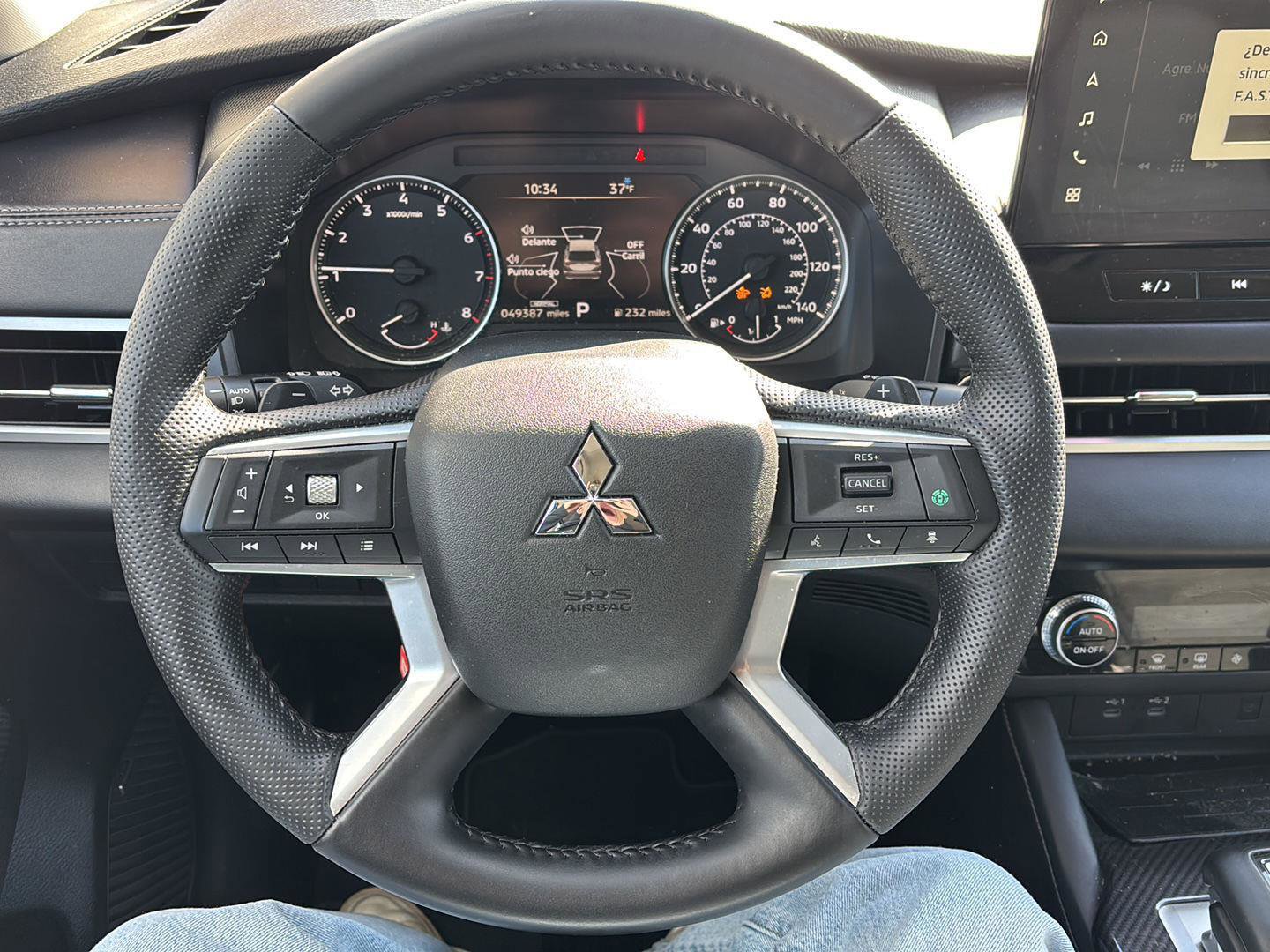 Used 2025 Mitsubishi Outlander SE image 10