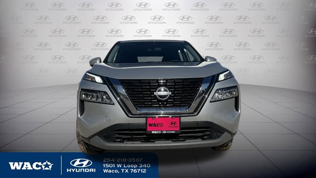 Used 2023 Nissan Rogue SV image 3