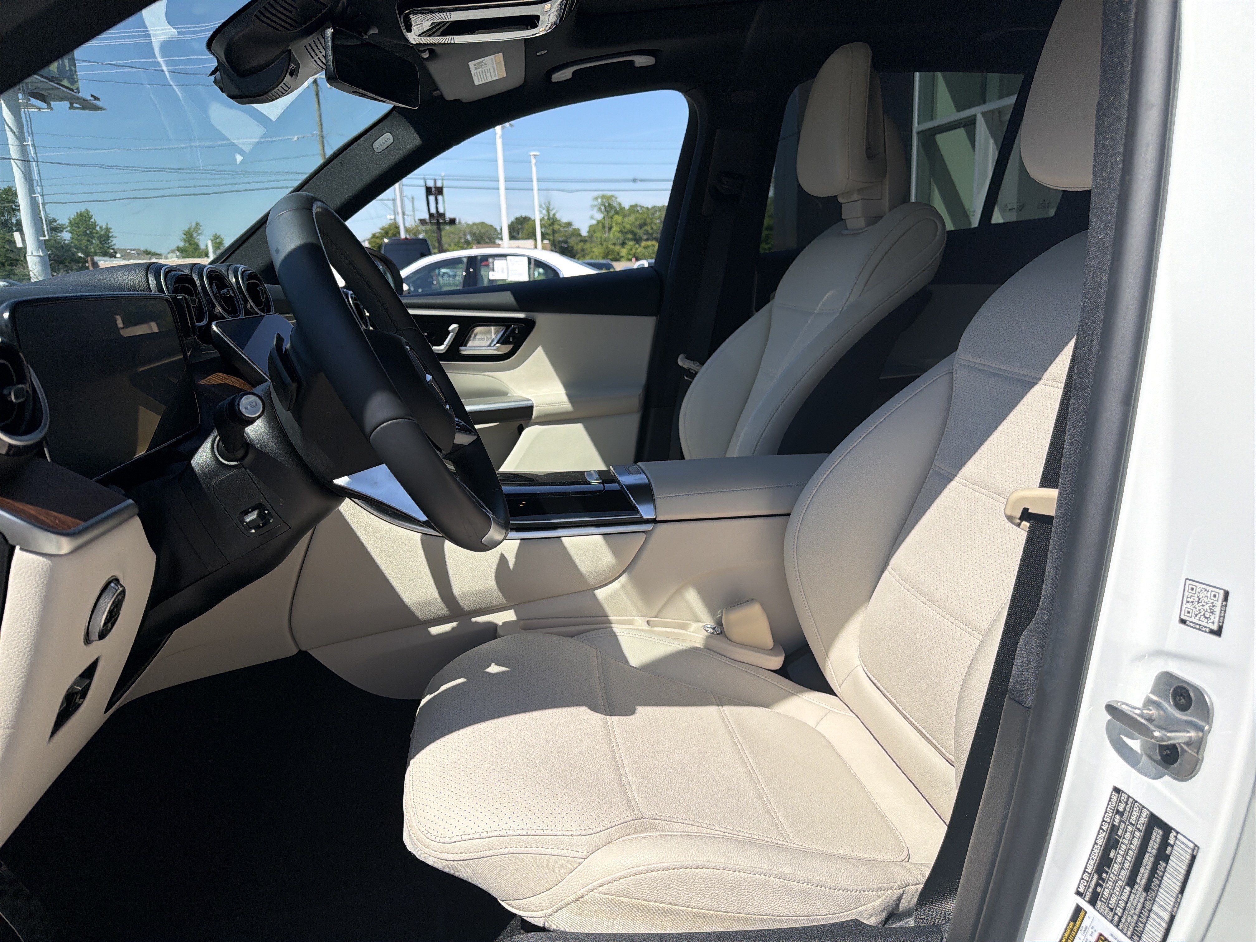 Certified 2025 Mercedes-Benz GLC 300 4MATIC image 16