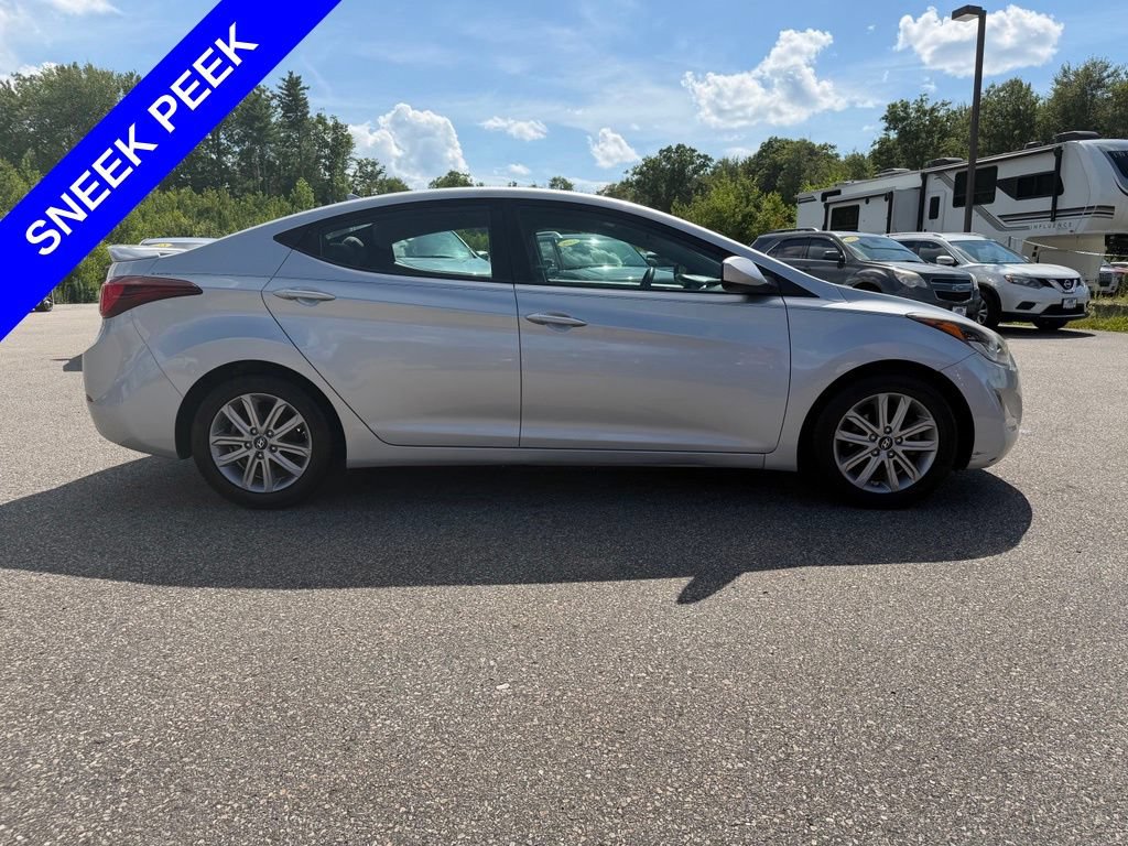 Used 2015 Hyundai Elantra SE w/ Option Group 02 FWD image 6