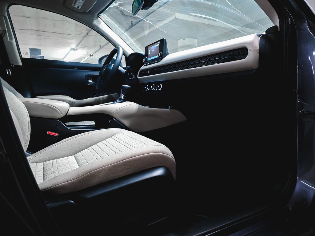 Certified 2024 Honda HR-V LX image 33