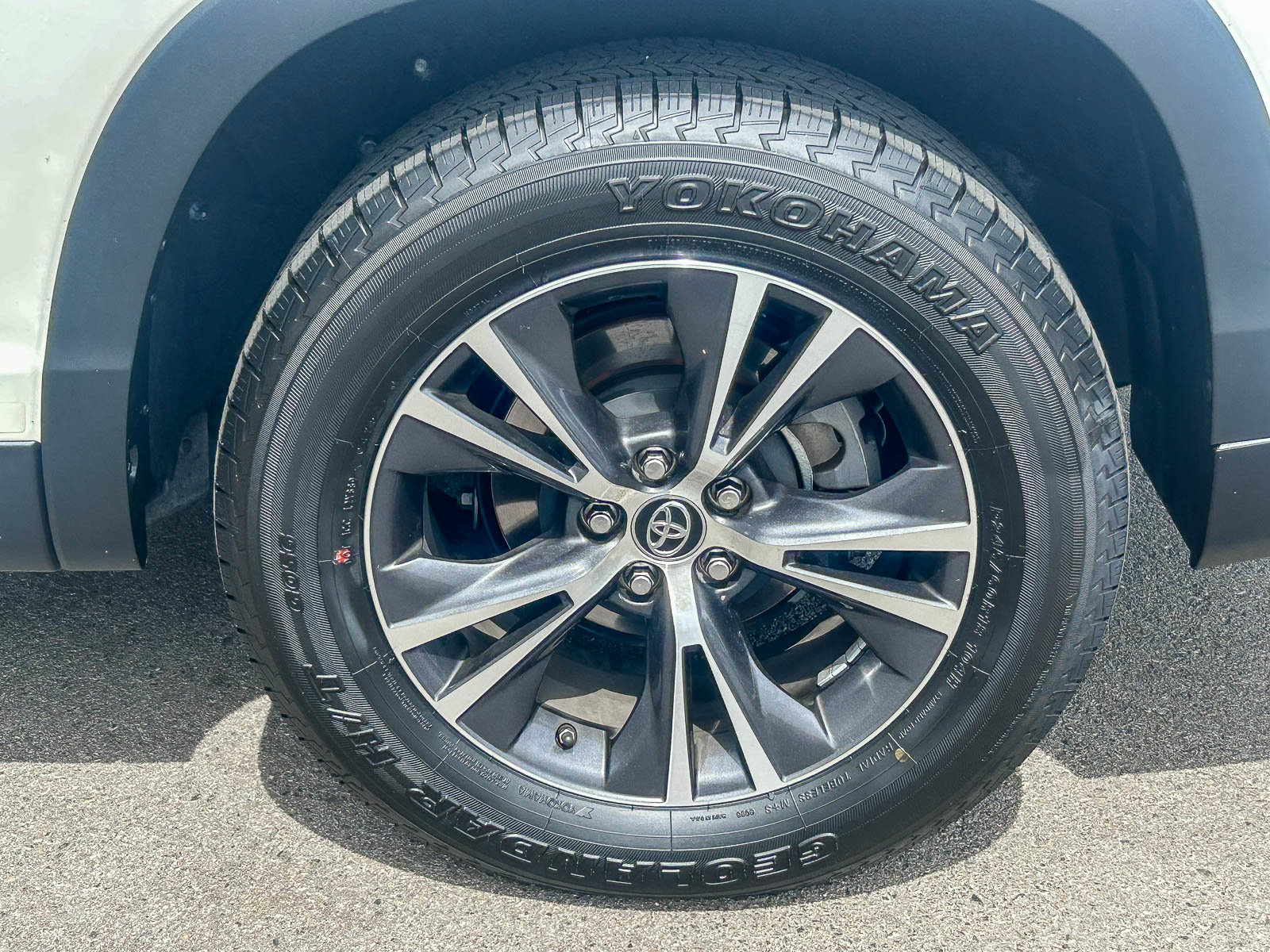 Used 2019 Toyota Highlander LE w/ Carpet Mat Package (TMS) image 11