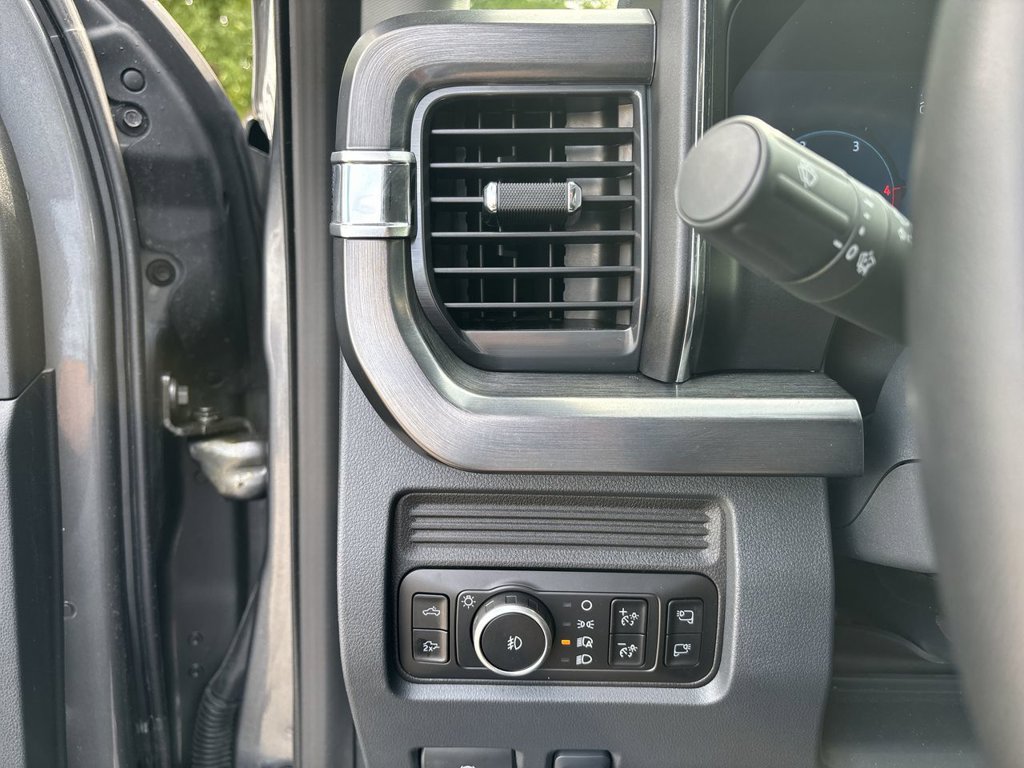 Used 2025 Ford F250 Lariat w/ Lariat Ultimate Package AWD/4WD image 22