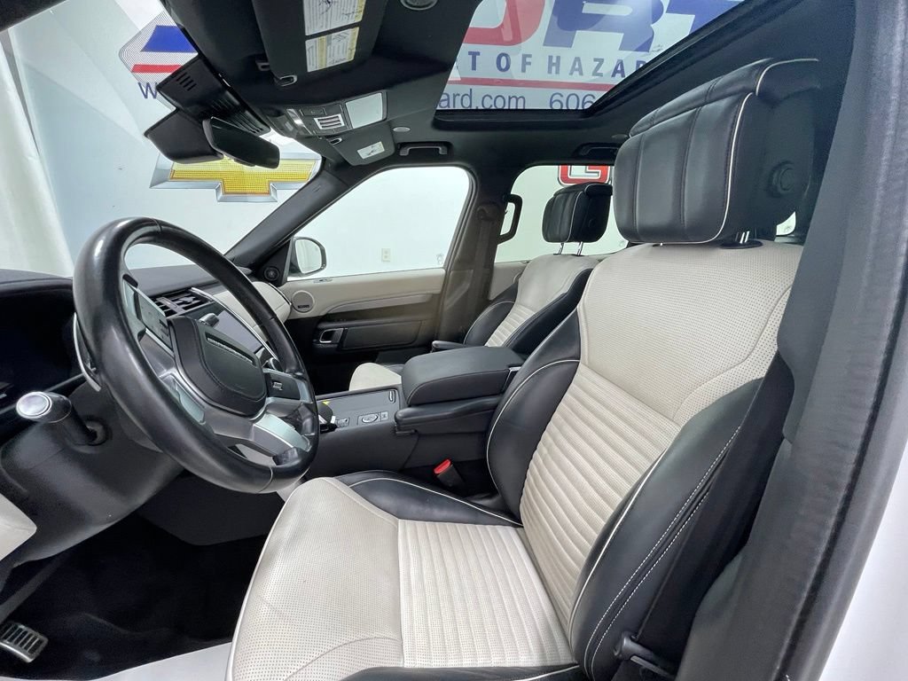 Used 2022 Land Rover Discovery HSE R-Dynamic AWD/4WD image 17