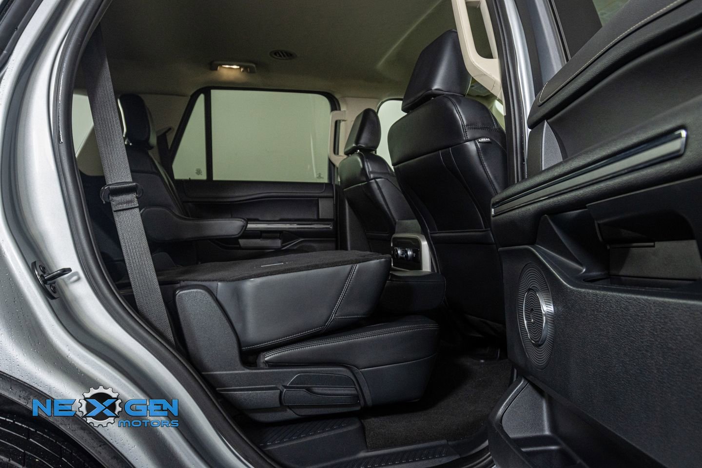 Used 2024 Ford Expedition XLT image 36