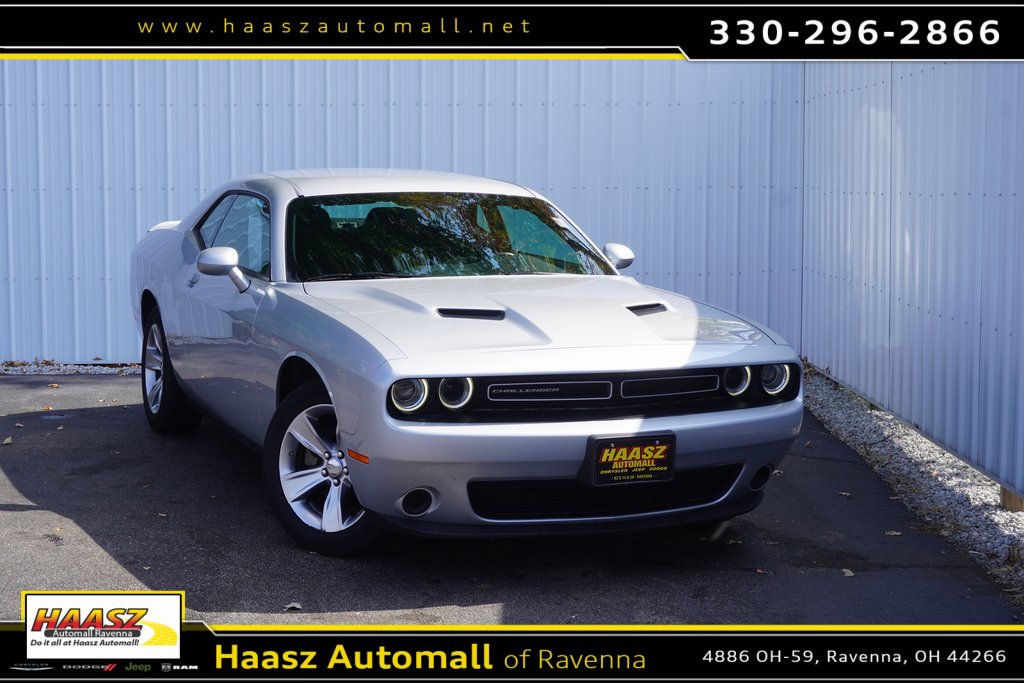 Used 2022 Dodge Challenger SXT image 1