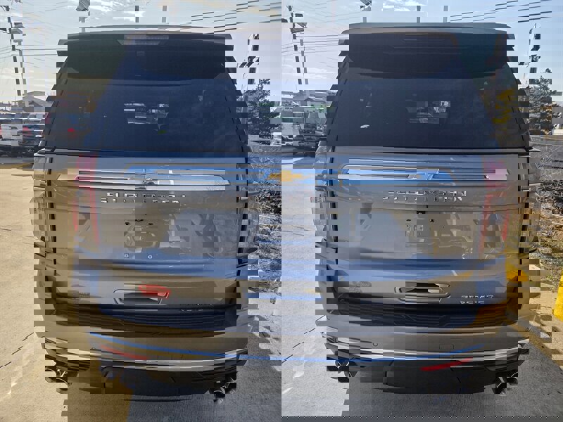 Used 2021 Chevrolet Suburban Premier image 4