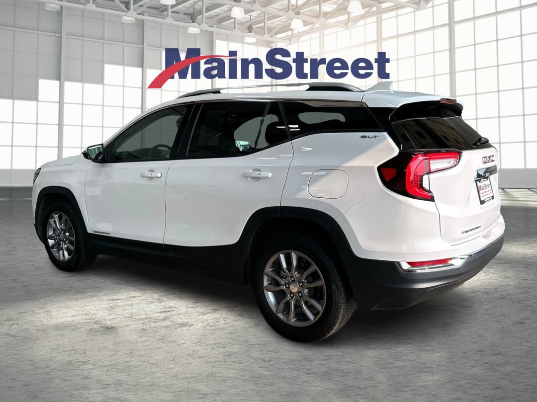 Used 2024 GMC Terrain SLT FWD image 3