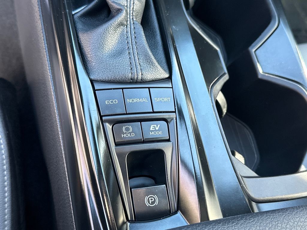 Used 2025 Toyota Camry SE w/ Convenience Package image 32