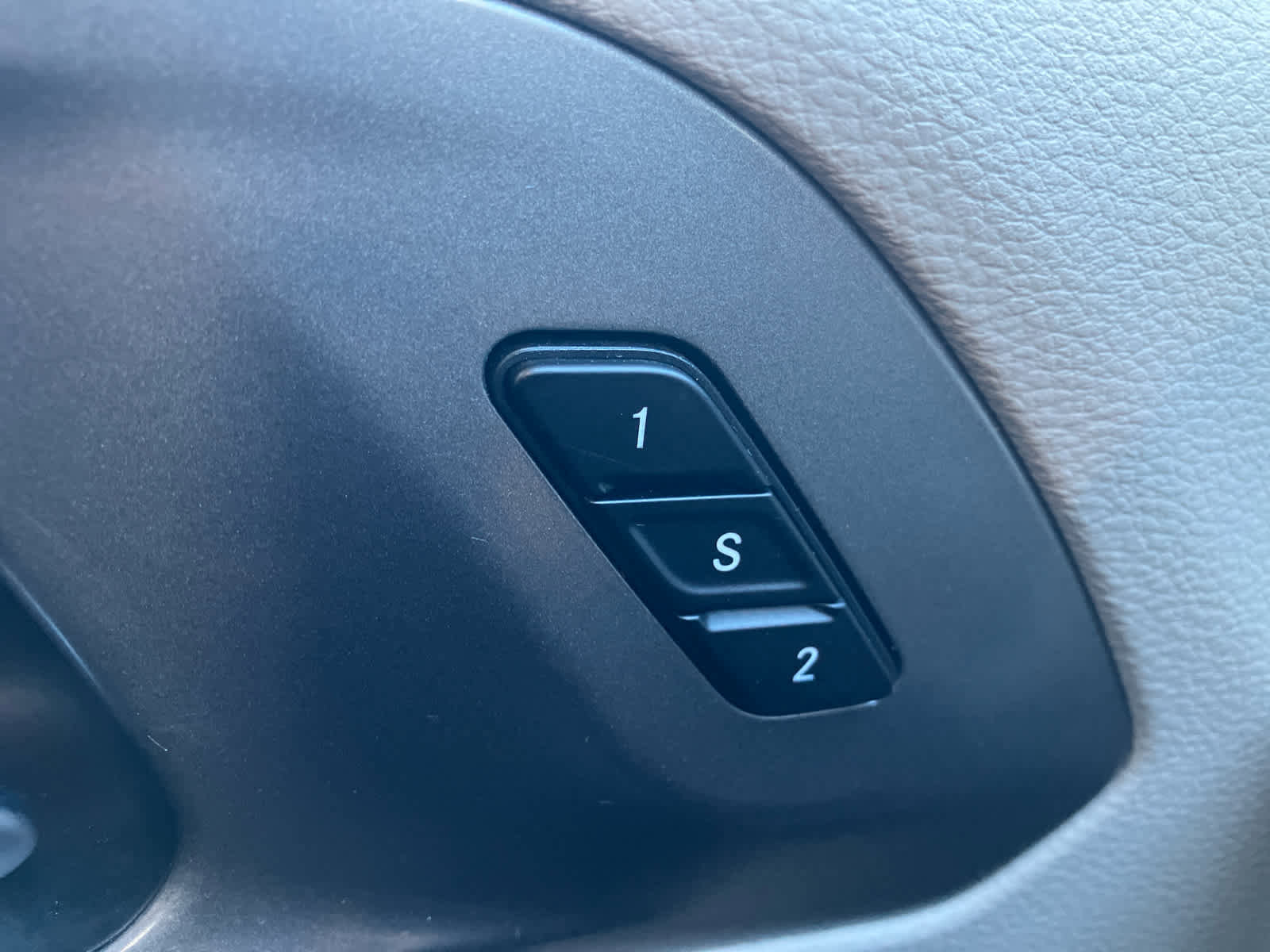 Used 2024 Chrysler Pacifica Touring-L image 12