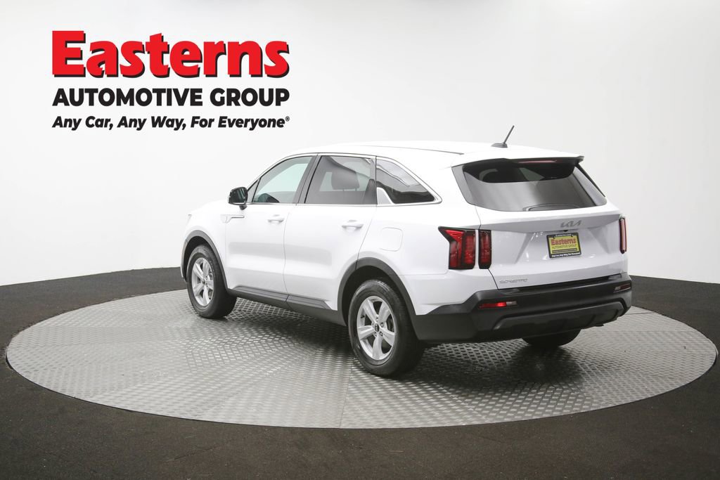 Used 2023 Kia Sorento LX FWD image 60