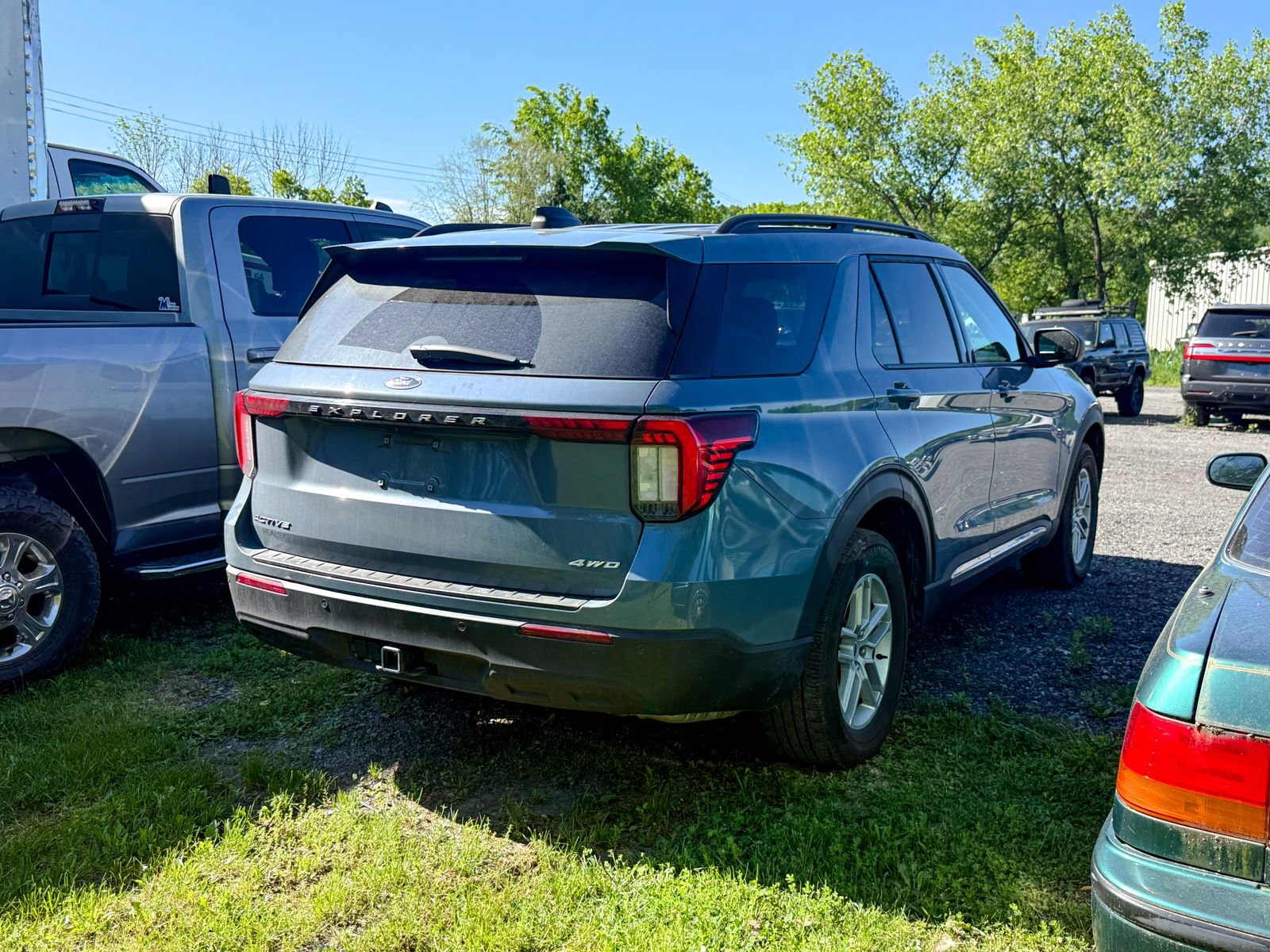 Used 2025 Ford Explorer Active AWD/4WD image 6