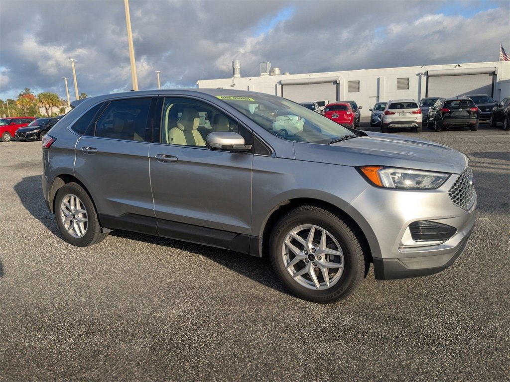 Used 2023 Ford Edge SEL image 2
