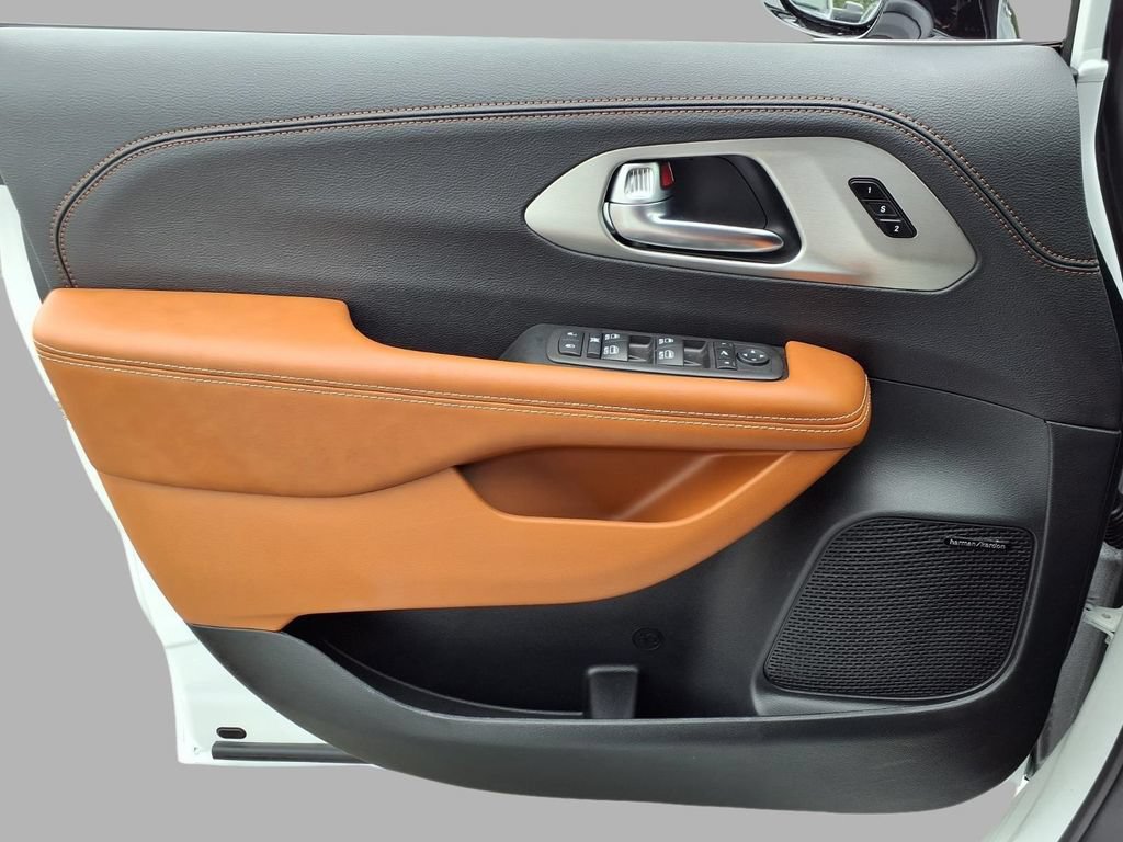 New 2026 Chrysler Pacifica Pinnacle AWD/4WD image 20