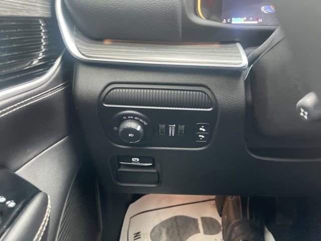 Used 2023 Jeep Wagoneer Series III w/ Preferred Equipment Group image 21