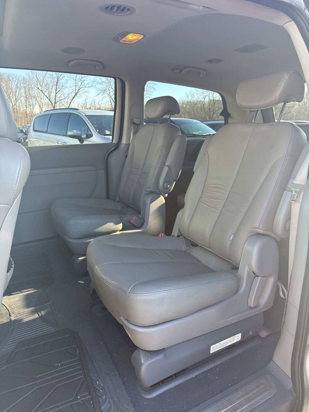 Used 2010 Kia Sedona EX w/ Luxury Pkg image 13