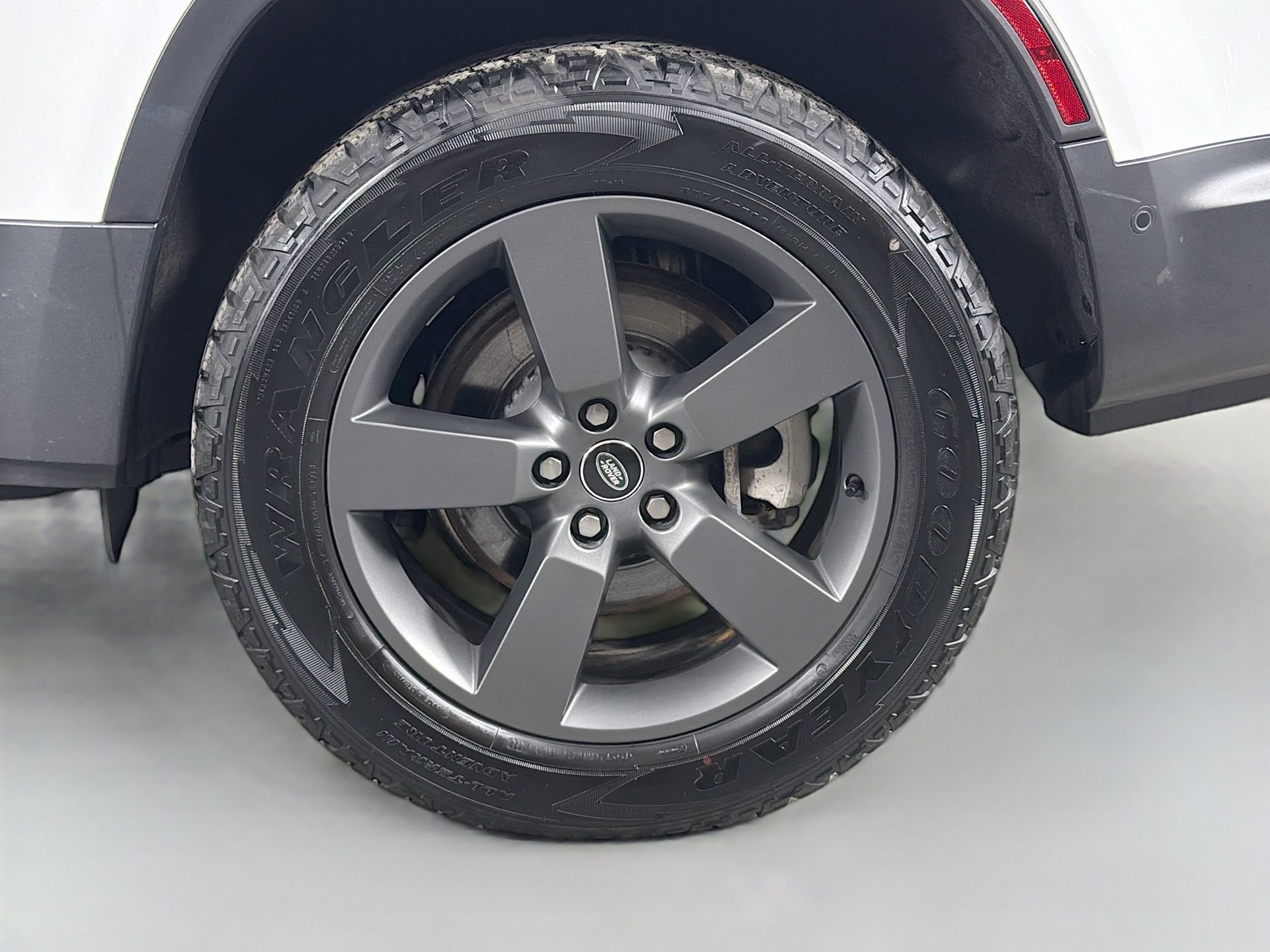 Certified 2025 Land Rover Defender 130 S image 34