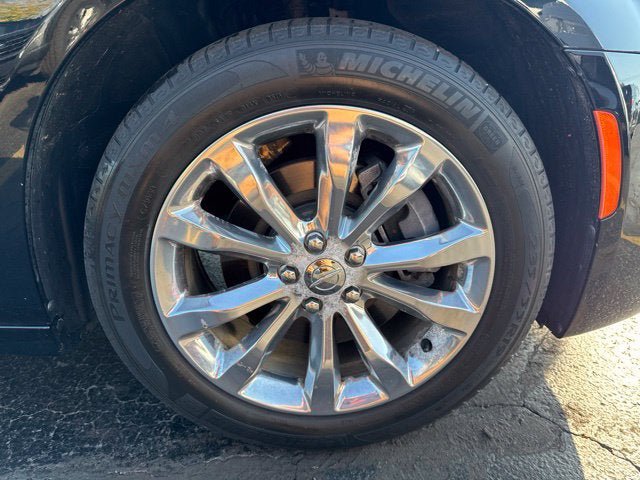 Used 2016 Chrysler 300 Limited AWD/4WD image 31