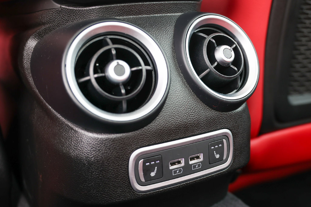 Used 2024 Alfa Romeo Giulia Veloce RWD image 42