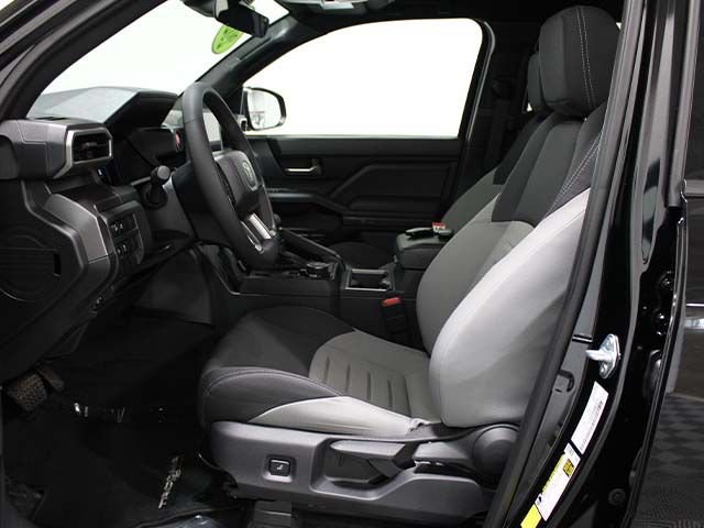 Certified 2025 Toyota Tacoma TRD Off-Road AWD/4WD image 10