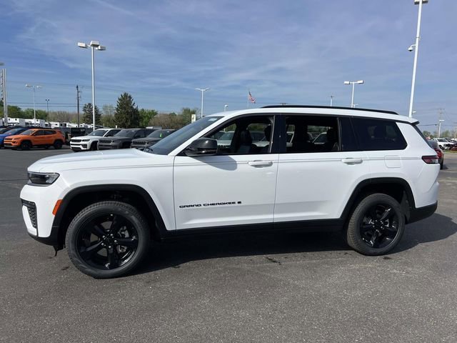 New 2026 Jeep Grand Cherokee L Limited w/ Limited Altitude Package AWD/4WD image 3