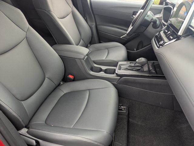 Used 2026 Toyota Corolla Cross XLE w/ Convenience Package FWD image 9