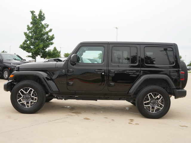 Used 2025 Jeep Wrangler Unlimited Sahara AWD/4WD image 6