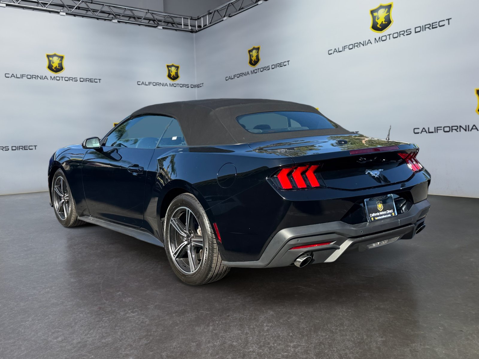 Used 2025 Ford Mustang Convertible RWD image 3