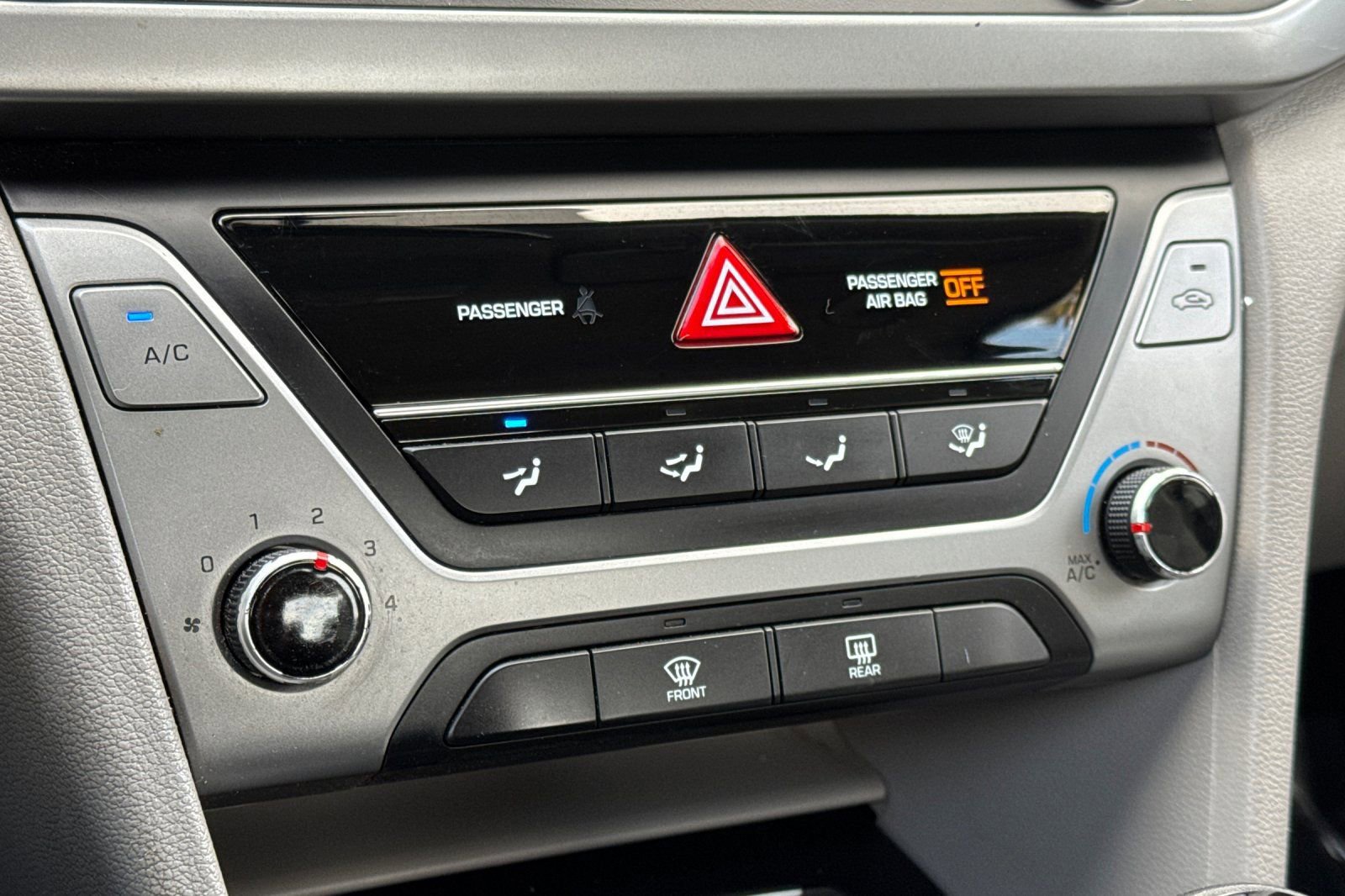 Used 2017 Hyundai Elantra SE image 17